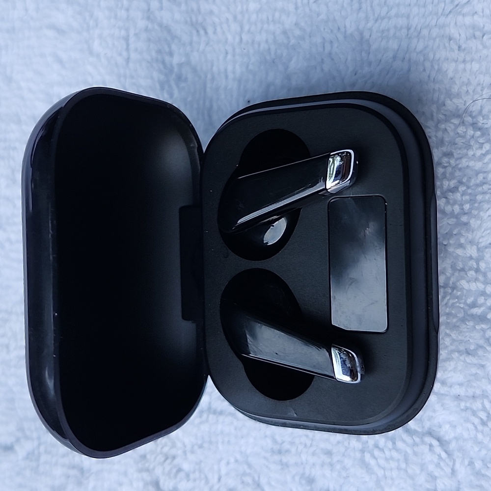 Ear buds blue tooth